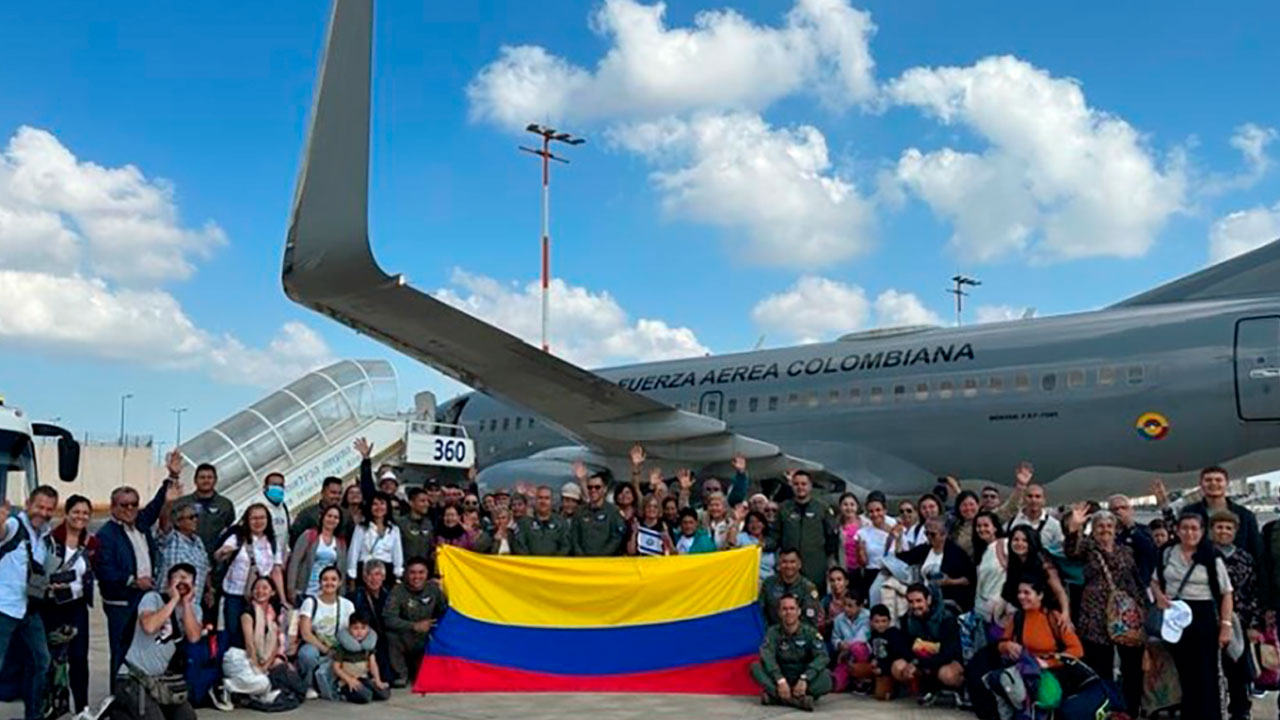 An aircraft from the Colombian Aerospace Force (FAC) departed on Thursday from Tel Aviv with 110 Colombian citizens who were in Israel at the start of the war, to bring them back to Colombia by order of the Colombian President, Gustavo Petro.