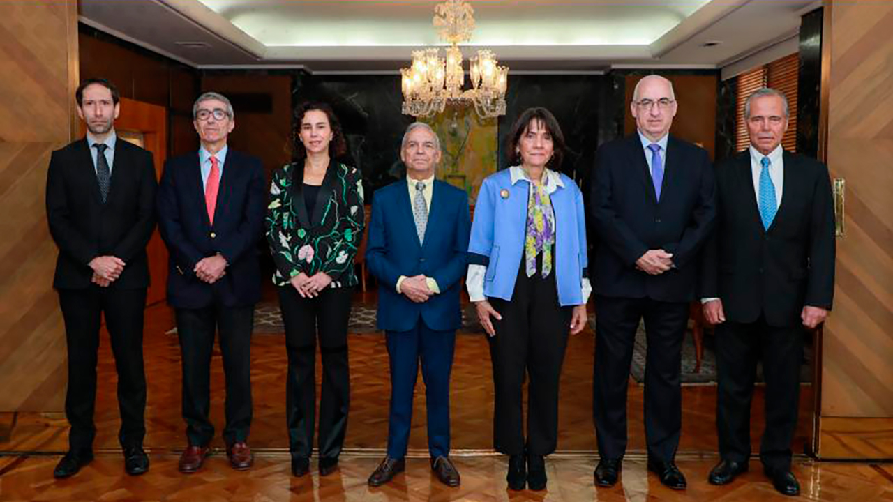 La Junta Directiva del Banco de la República la integran: Mauricio Villamizar (izq), Roberto Steiner, Bibiana Taboada, Ricardo B