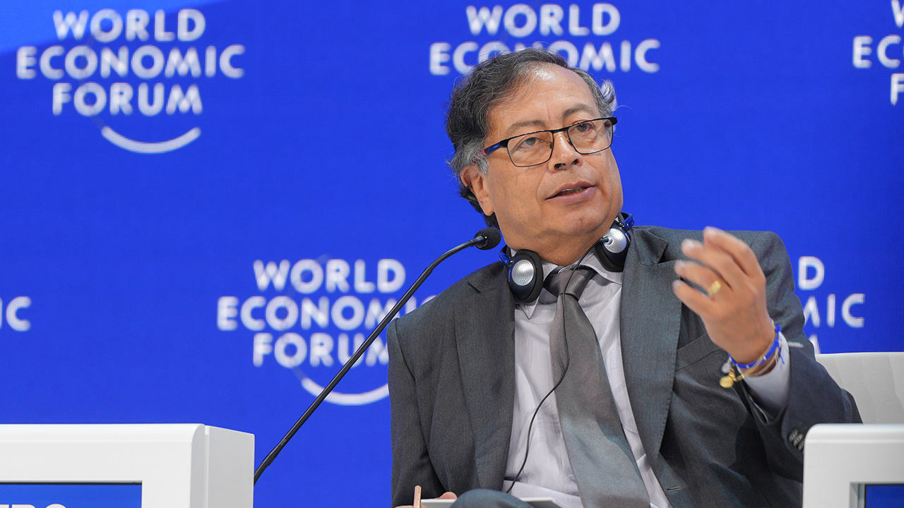 presidente Gustavo Petro Urrego en su participación en el panel ‘Abordar el Cisma Norte-sur’, en el marco del Foro Económico Mun