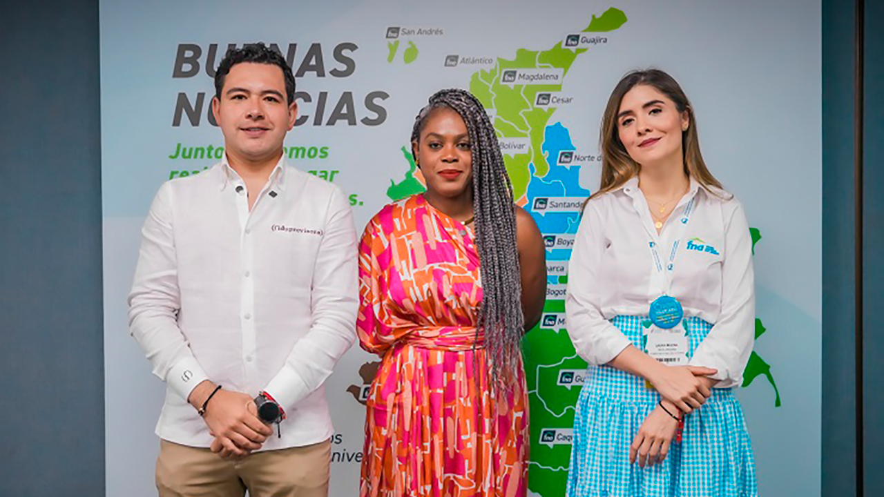 La ministra de Educación, Aurora Vergara Figueroa, la presidenta del Fondo Nacional del Ahorro, Laura Roa Zeidán y el presidente