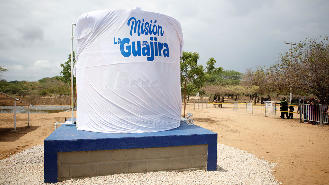 Uno de los tanques de almacenamiento de la planta potabilizadora de agua que beneficiará a tres comunidades wayuu de Manaure